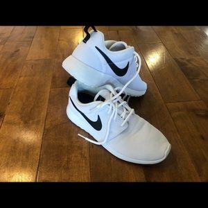 Like-new bright white Nike Roche. Women’s 7.5